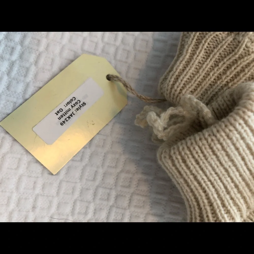 NWT Hat Attack Cozy Mittens Gloves